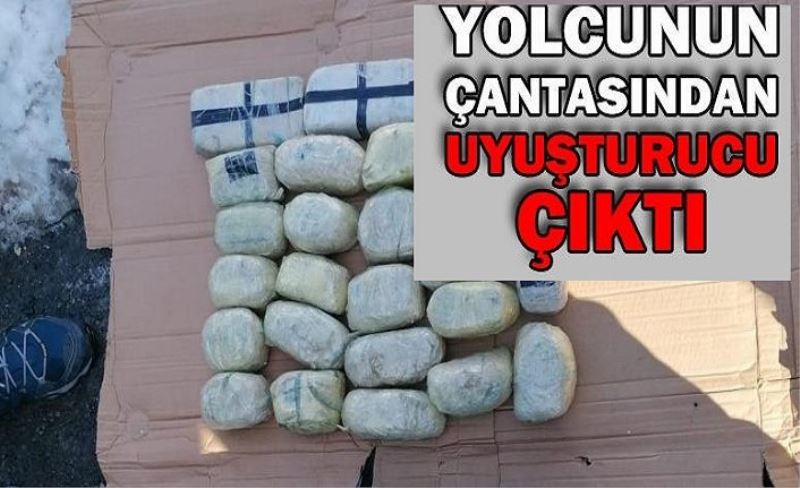 Otobüs yolcusunun çantasında uyuşturucu ele geçirildi