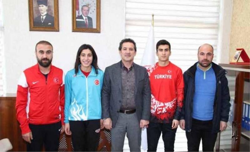 Şampiyon sporculardan Müdür İnanç’a ziyaret…