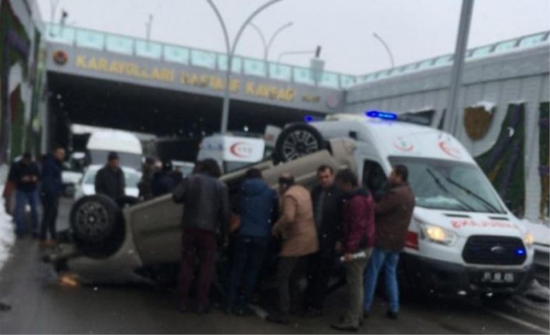 Son Dakika! Van Bölge Hastanesi Kavşağında kaza; 3 yaralı