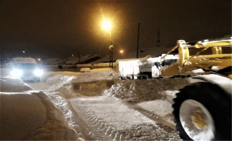 Tuşba Belediyesi'nden kar mesaisi