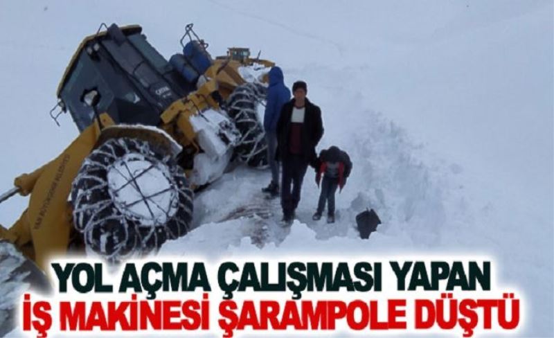 Yol açma çalışması yapan iş makinesi şarampole düştü