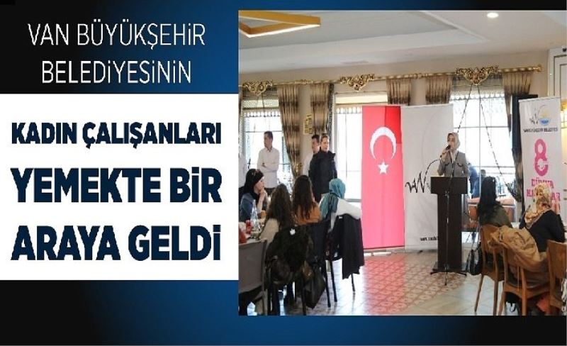 Meral Bilmez, kadın çalışanlarla bir arada…