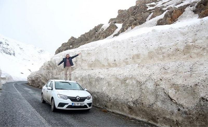 Yoğun kar yağışı çığ felaketlerine yol açtı