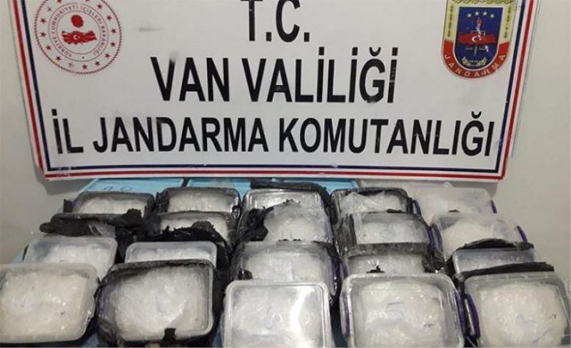 Başkale'de, 17 kilo metamfetamin ele geçirildi