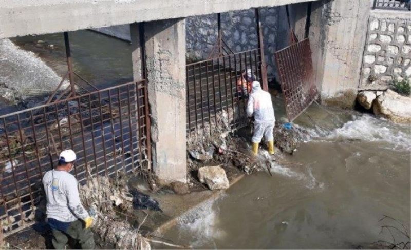 Büyükşehir Belediyesi, dereleri temizledi...