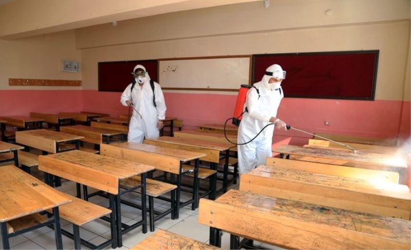 Sınav öncesi okullar dezenfekte ediliyor
