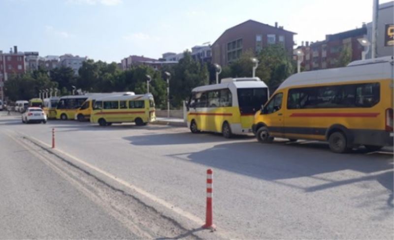Van’da M plakalı minibüsler trafiği felç ediyor