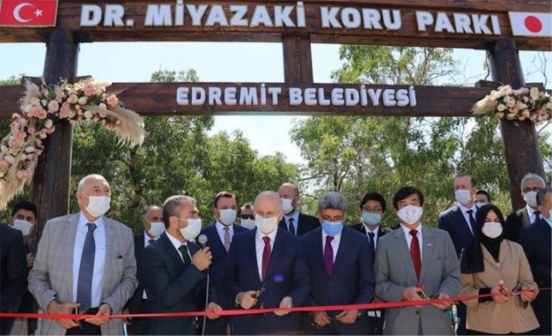Bakan Karaismailoğlu, Edremit’teki parkın açılışını yaptı