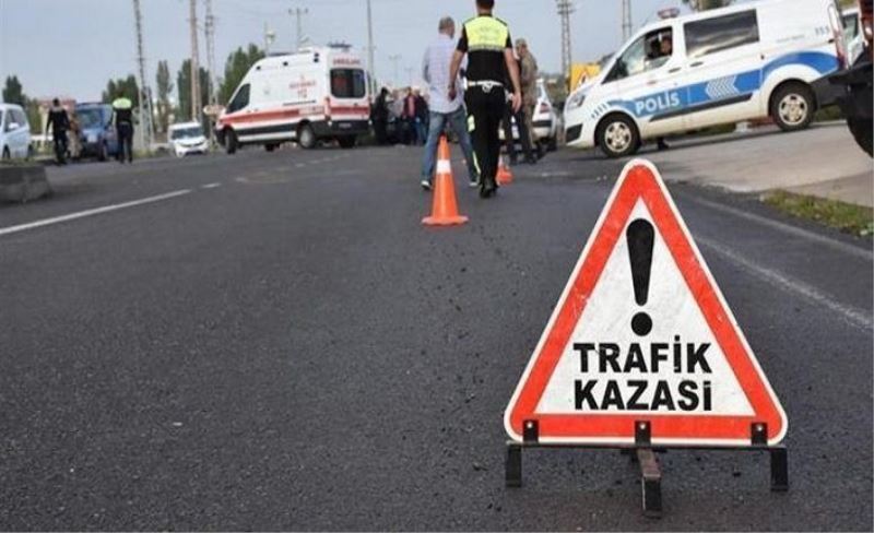 Gürpınar’da trafik kazası: 1 ölü, 19 yaralı