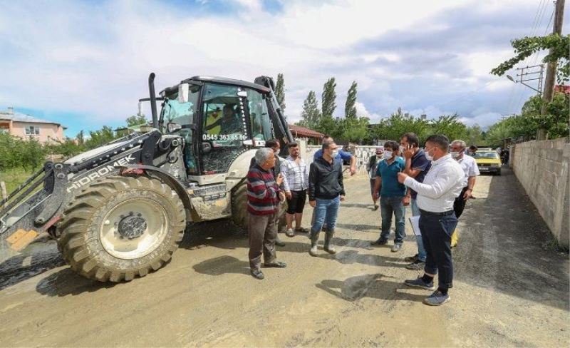 İpekyolu'nun bazı mahallelerinde sel etkili oldu