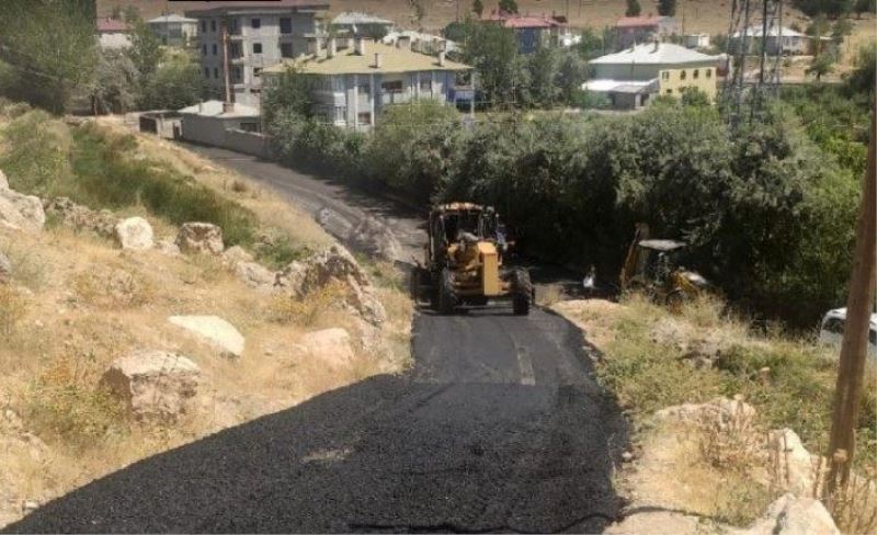 Tuşba’daki yollar sıcak asfalta kavuşuyor