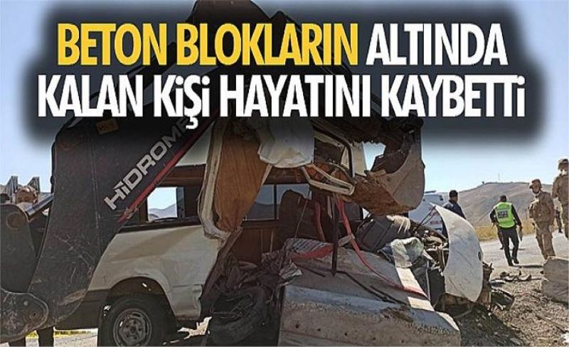 Van’da minibüs beton bariyerlere çarptı: 1 ölü