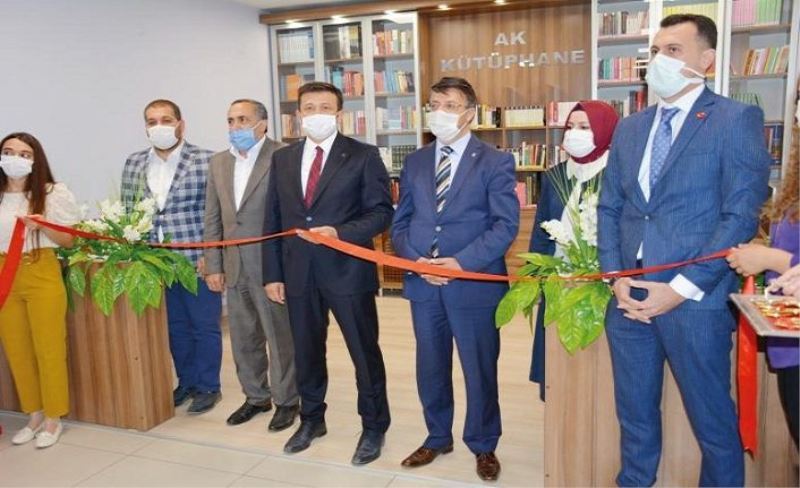 AK Parti Van İl Başkanlığı kütüphane açtı
