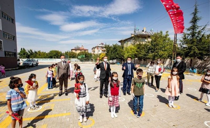 İpekyolu’nda ilk ders zili çaldı