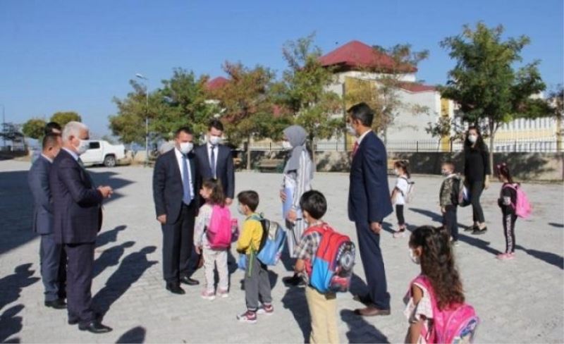 Kaymakam Türkman, ilçedeki okulları denetledi