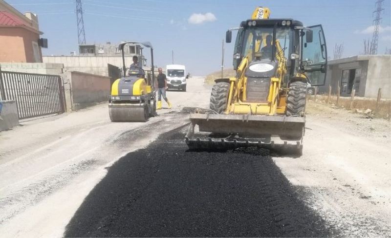 Tuşba'da, asfalt çalışmaları sürüyor