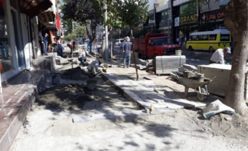 Van Büyükşehir'den Kazım Karabekir Caddesi’nde hummalı çalışma