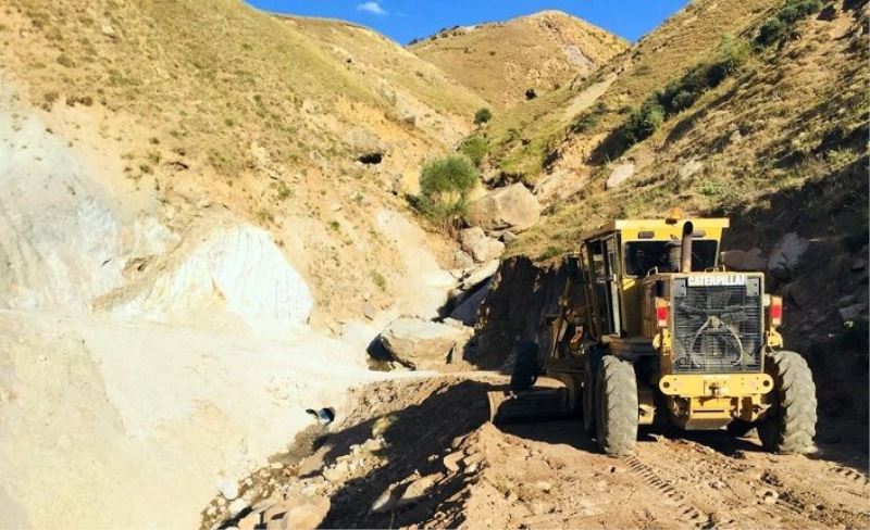 Van’daki kırsal mahallelerde arazi yolları açılıyor