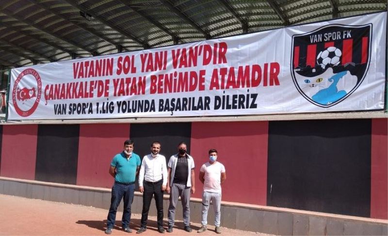 Vatansever Gençler derneğinden Van şehir stadında Vanspor için anlamlı pankart..