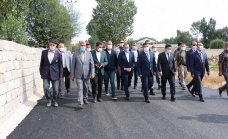 AK Parti Van Milletvekili Arvas, Erciş’te yol yapım ekiplerini ziyaret etti