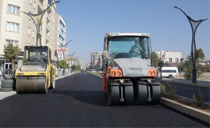 Yenilenen Hacıbekir Caddesi asfaltlanıyor