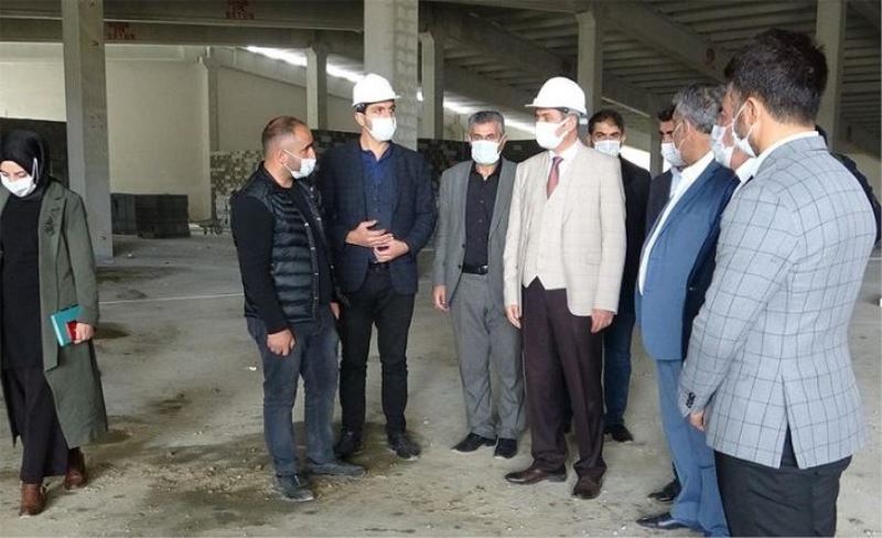 Başkan Tanış, Gürpınar'daki ayakkabı fabrikasını ziyaret etti