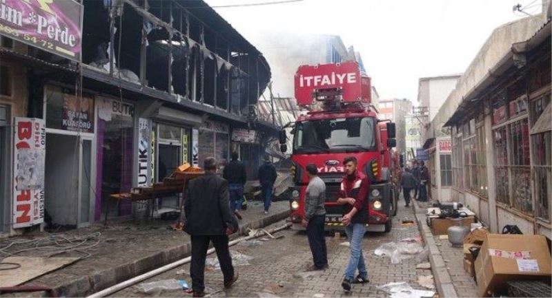Yangın neden çıktı? Özalp’taki yangında 100 dükkan küle döndü