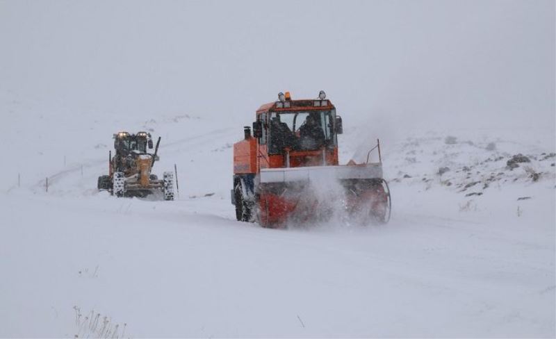 Büyükşehir kardan kapanan 487 yolu ulaşıma açtı