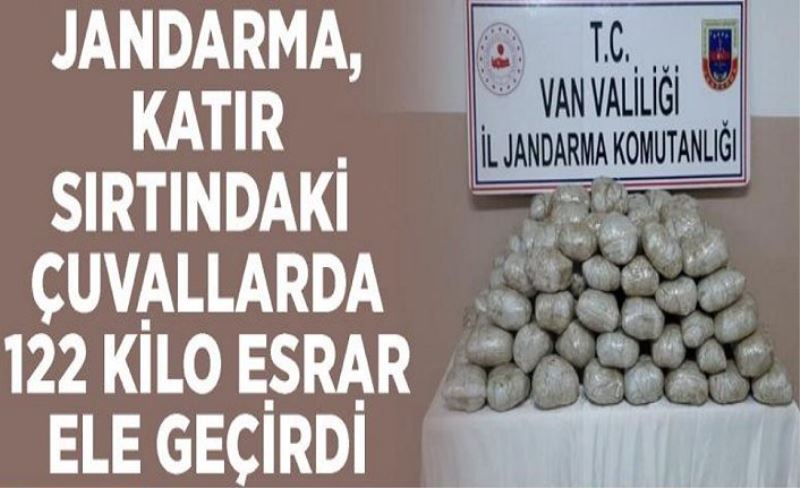 Jandarma, katır sırtındaki çuvallarda 122 kilo esrar ele geçirdi