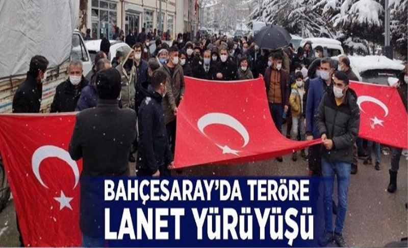 Bahçesaray’da teröre lanet yürüyüşü