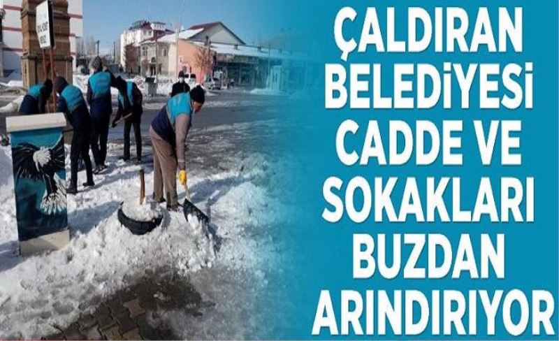 Çaldıran Belediyesi cadde ve sokakları buzdan arındırıyor