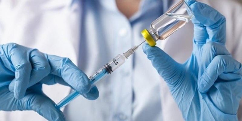Dr. Özer, koronavirüs aşısı ile ilgili merak edilenleri cevapladı: Aşı çok daha güçlü ve hızlı antijenik yapı sağlıyor