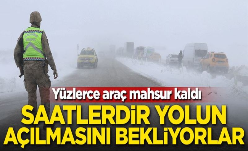 Araçlar mahsur kaldı! Yolun açılmasını bekliyorlar