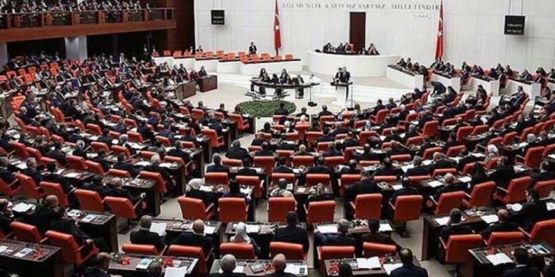 CHP İstanbul Milletvekili Enis Berberoğlu ile birlikte 10 dokunulmazlık fezlekesi Meclis'e ulaştı