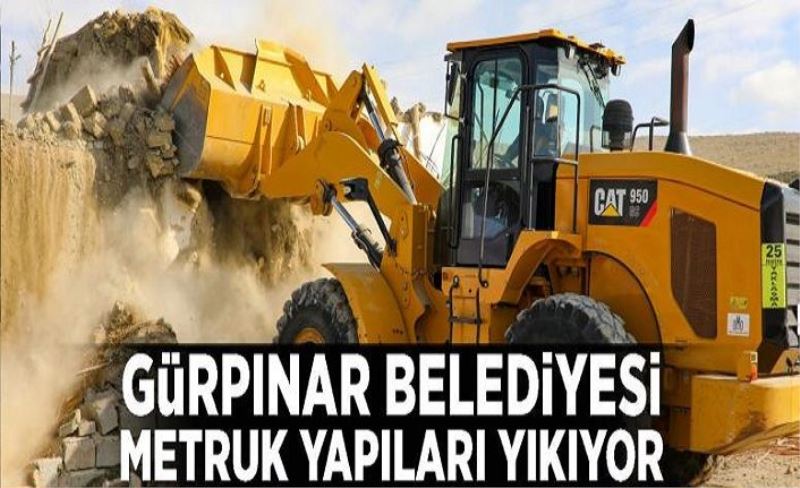 Gürpınar Belediyesi ilçedeki metruk yapıları yıkıyor