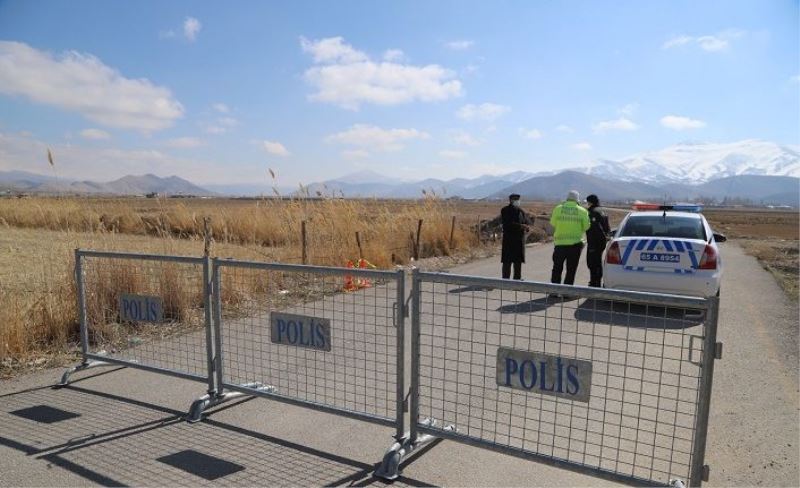 Gürpınar'da bir mahalle karantinaya alındı