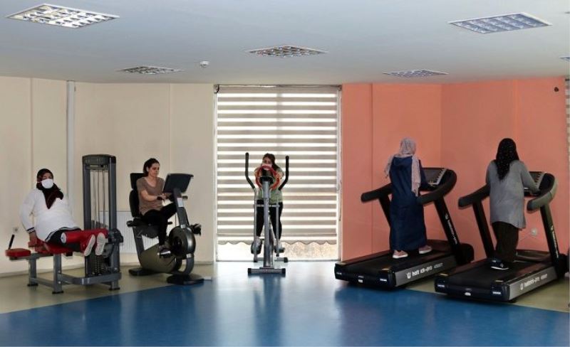 KADINLAR BÜYÜKŞEHİR BELEDİYESİ İLE SPOR YAPIYOR