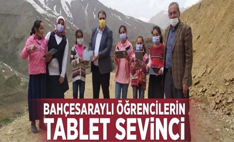 Bahçesaraylı öğrencilerin tablet sevinci