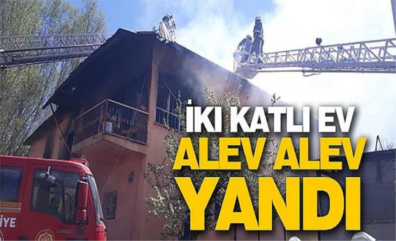 İki katlı ev alev alev yandı