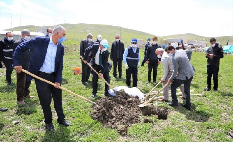 Tuşba Belediyesi’nden ‘Model Ceviz-Badem Bahçesi’ projesi