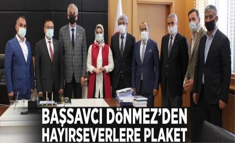 Van'da yükümlülere destek verenlere teşekkür plaketi...