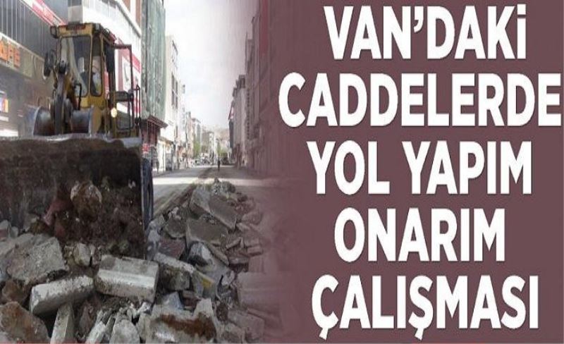 Van'daki caddelerde yol yapım onarım çalışması