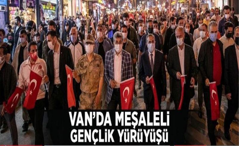 Van’da meşaleli gençlik yürüyüşü