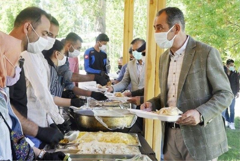 Gürpınar Belediyesi’nden açık havada kahvaltı etkinliği…