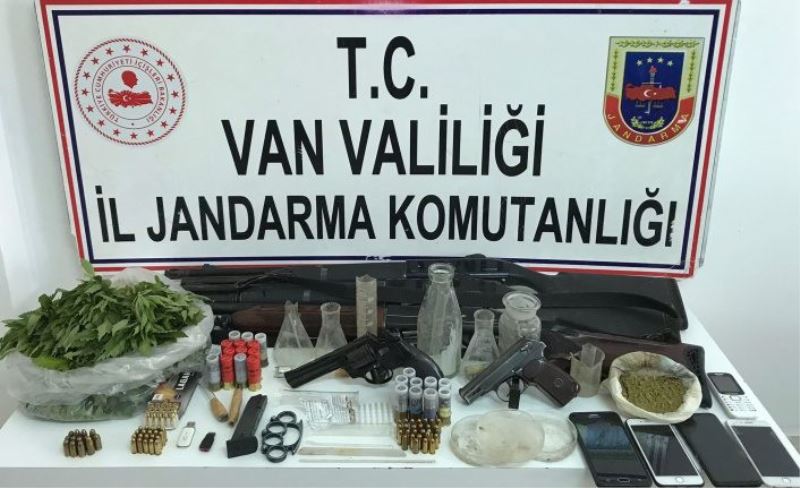 Jandarma’dan, Erciş’te uyuşturucu ve silah operasyonu…