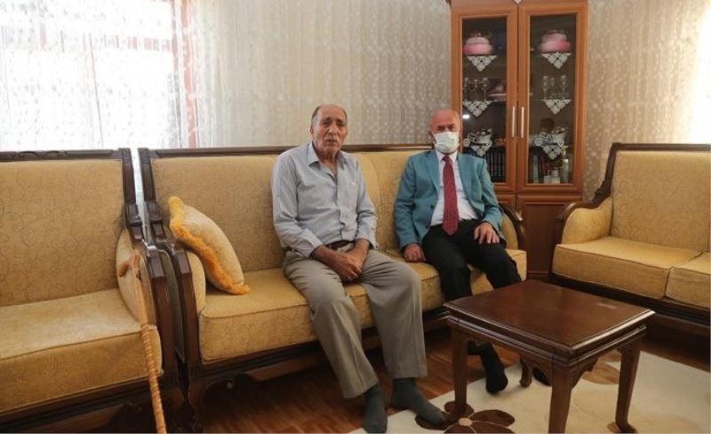 Başkan Akman, şehit ailelerini ziyaret etti