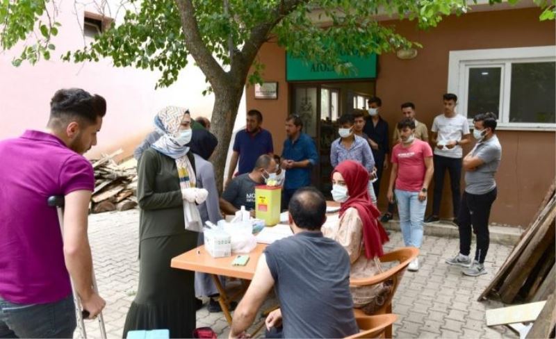 Çatak Halk Eğitim Merkezi Müdürlüğü'nden aşıya tam destek