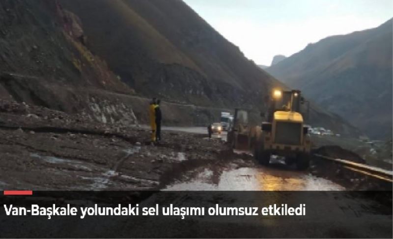 Van-Başkale yolundaki sel ulaşımı olumsuz etkiledi