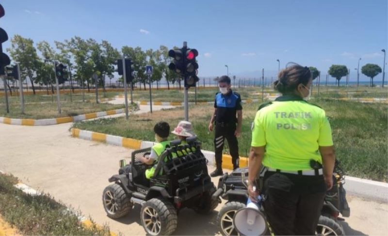Van polisinden miniklere trafik eğitimi