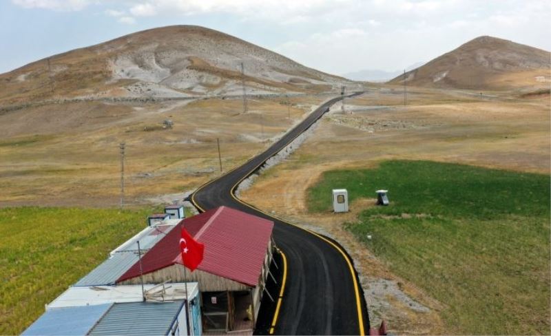 Büyükşehir Çaldıran Kayak Merkezi’nin yolunu asfaltladı
